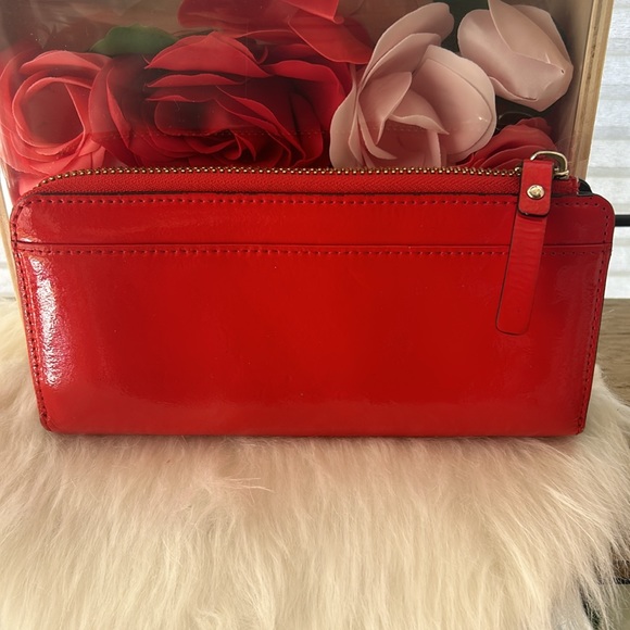 Kate spade red patent Leather Bow Zip Around wallet, EUC - Picture 8 of 11